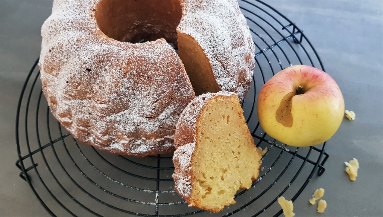 Apfel Marzipan Guglhupf