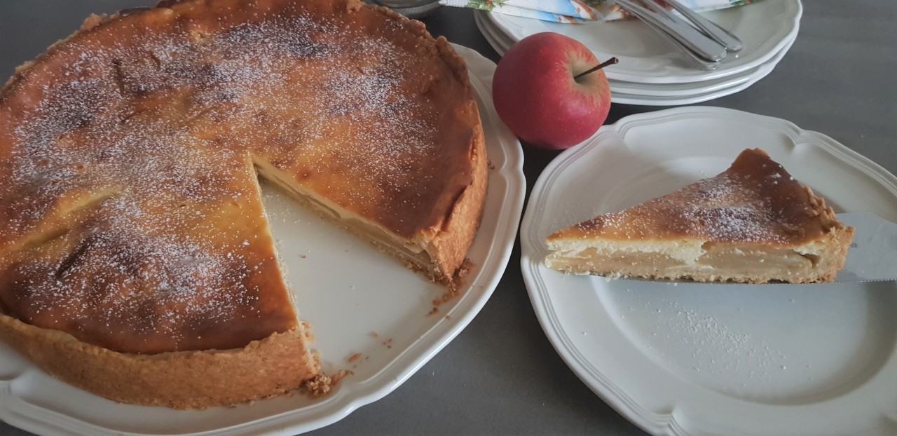 Käsekuchen mit Äpfeln