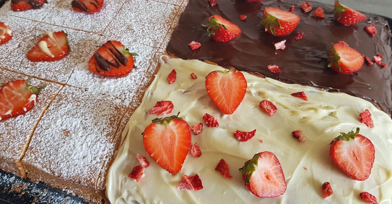 Rührkuchen mit Erdbeeren