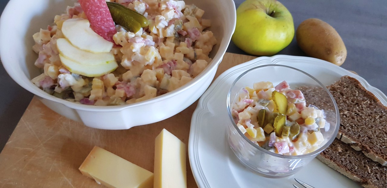 Käsesalat mit Äpfeln