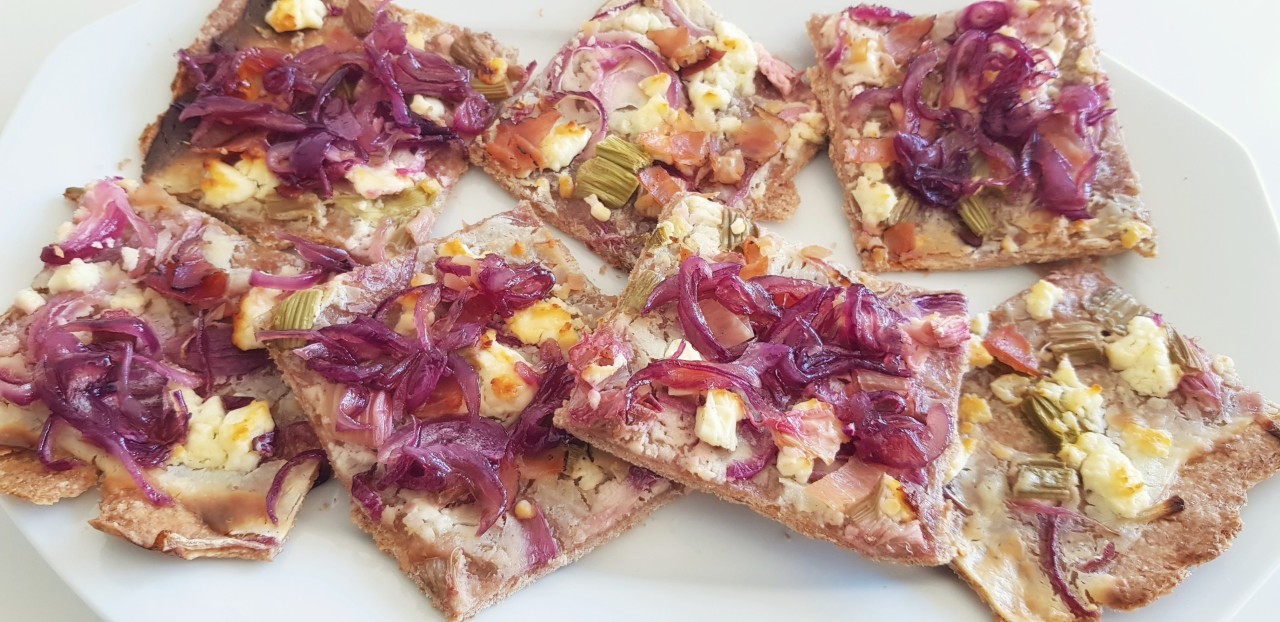 Flammkuchen mit Rhabarber