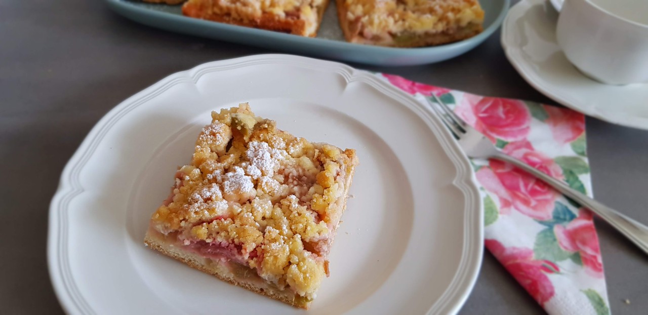 Rhabarberkuchen mit Streuseln